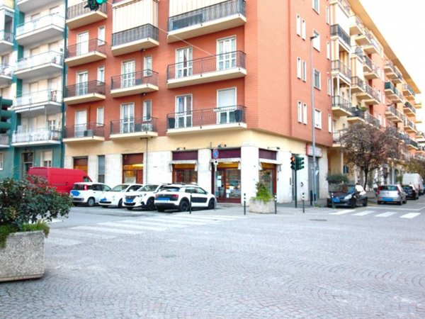 negozio in vendita a Rivoli in zona Bruere