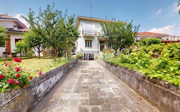 casa indipendente in vendita a Rivoli in zona Cascine Vica