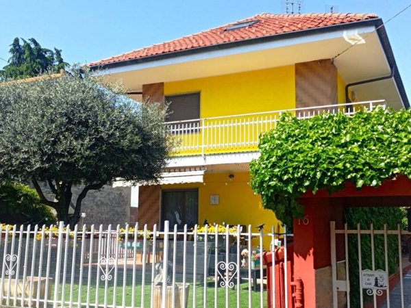 casa indipendente in vendita a Rivoli in zona Tetti Neirotti