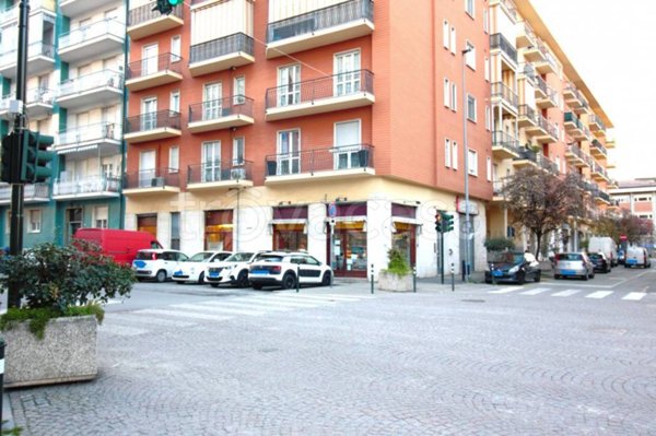 negozio in vendita a Rivoli in zona Cascine Vica