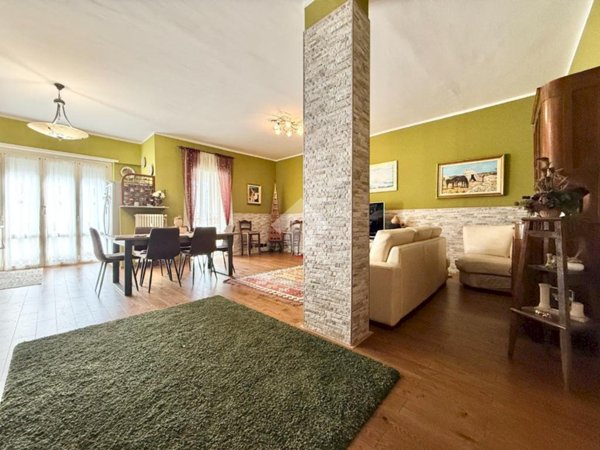 appartamento in vendita a Rivoli in zona Cascine Vica