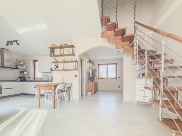 appartamento in vendita a Rivoli in zona Cascine Vica
