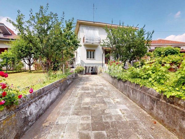 casa indipendente in vendita a Rivoli in zona Cascine Vica