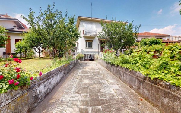casa indipendente in vendita a Rivoli in zona Cascine Vica