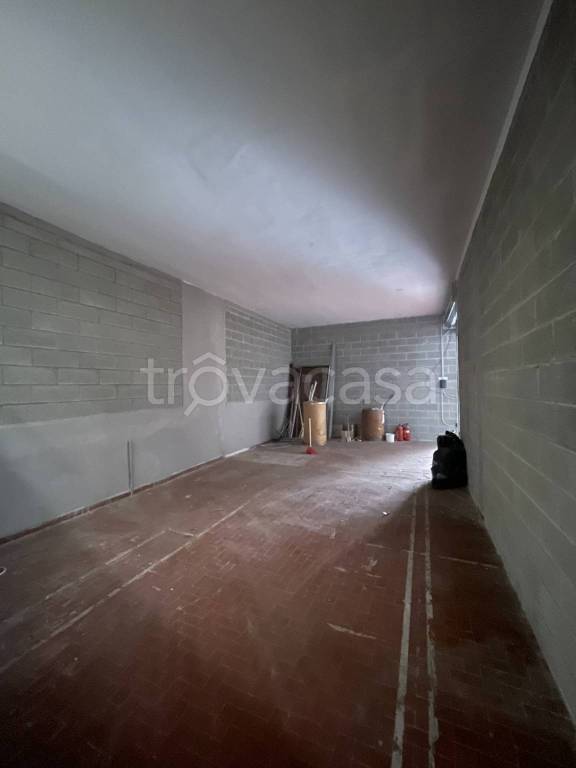 locale di sgombero in vendita a Rivoli