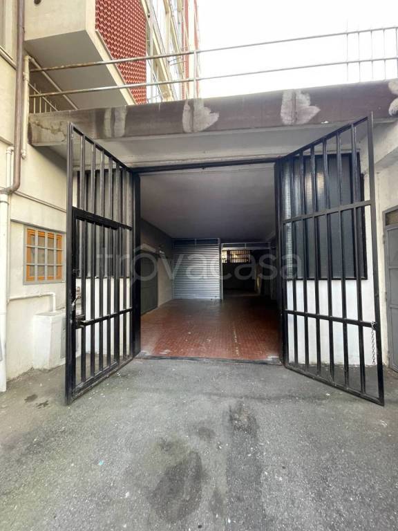 locale di sgombero in vendita a Rivoli