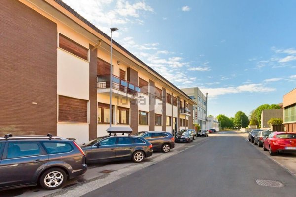 capannone in vendita a Rivoli in zona Cascine Vica