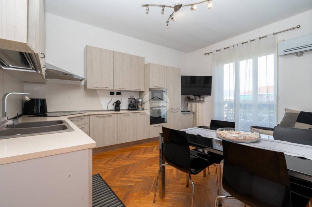 appartamento in vendita a Rivoli in zona Cascine Vica