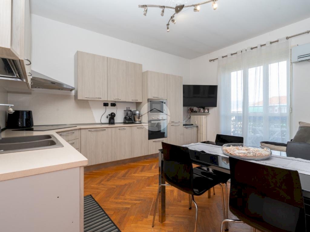 appartamento in vendita a Rivoli in zona Cascine Vica