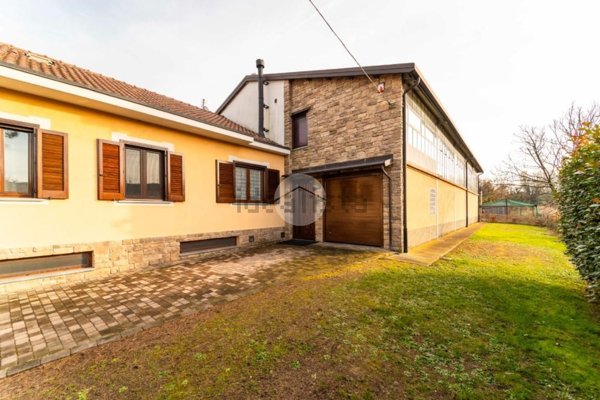 casa indipendente in vendita a Rivoli in zona Bruere