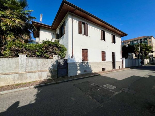 casa indipendente in vendita a Rivoli