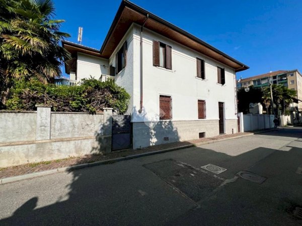 casa indipendente in vendita a Rivoli