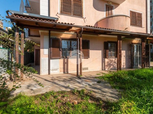 appartamento in vendita a Rivoli in zona Cascine Vica