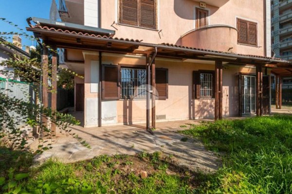 appartamento in vendita a Rivoli in zona Cascine Vica