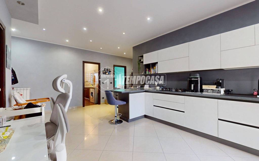 appartamento in vendita a Rivoli in zona Cascine Vica