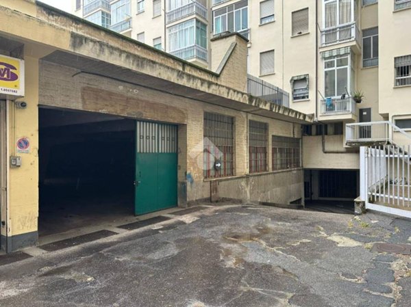 locale commerciale in vendita a Rivoli in zona Cascine Vica