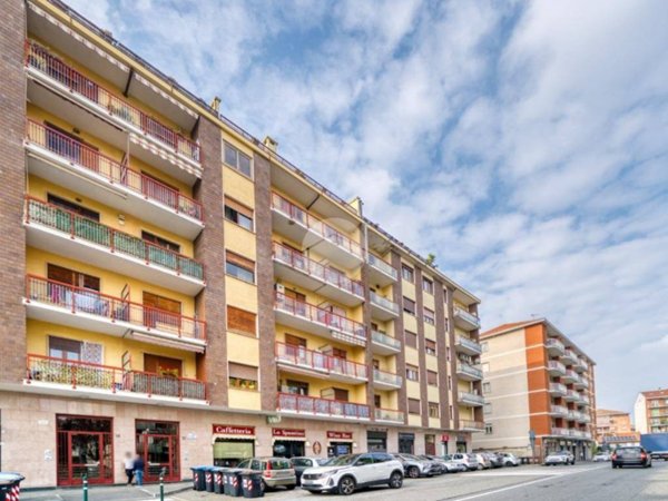 negozio in vendita a Rivoli in zona Cascine Vica