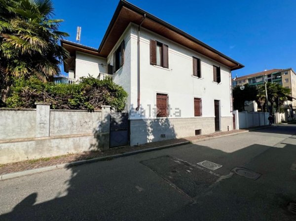 casa indipendente in vendita a Rivoli