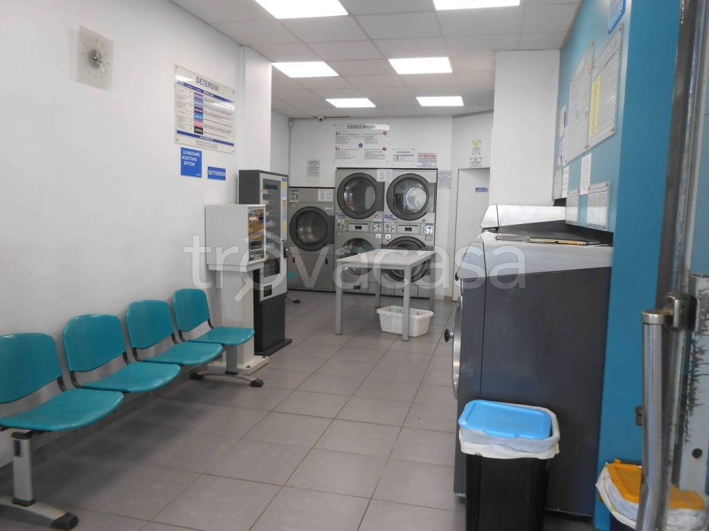 negozio in vendita a Rivoli