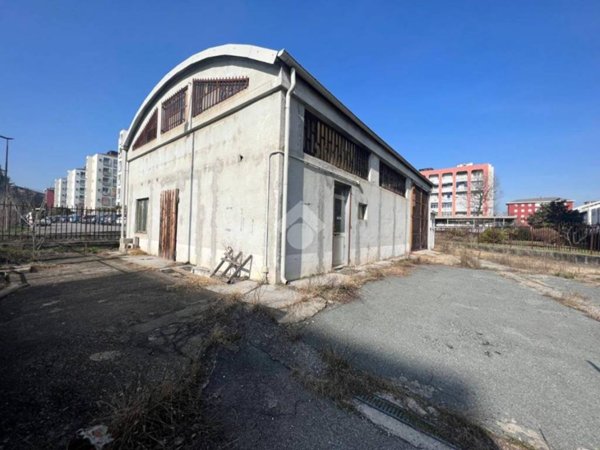 locale commerciale in vendita a Rivoli in zona Cascine Vica