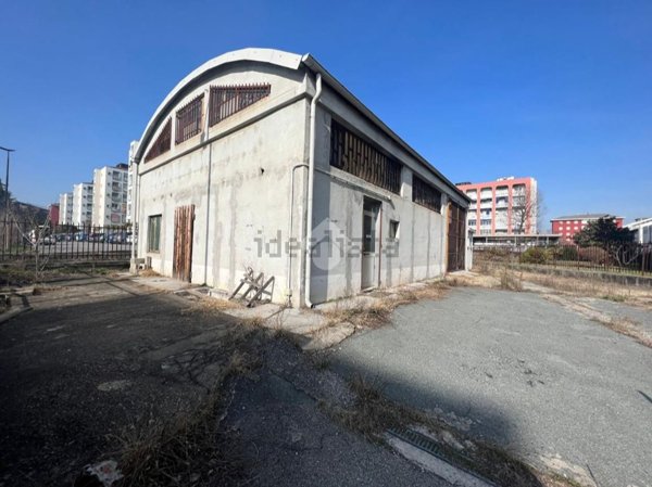 locale commerciale in vendita a Rivoli in zona Cascine Vica