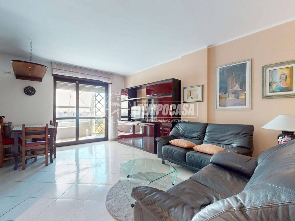 appartamento in vendita a Rivoli in zona Cascine Vica