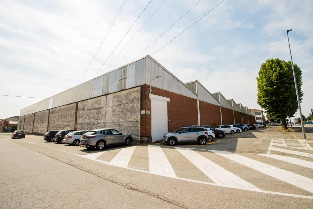 capannone in vendita a Rivoli in zona Cascine Vica