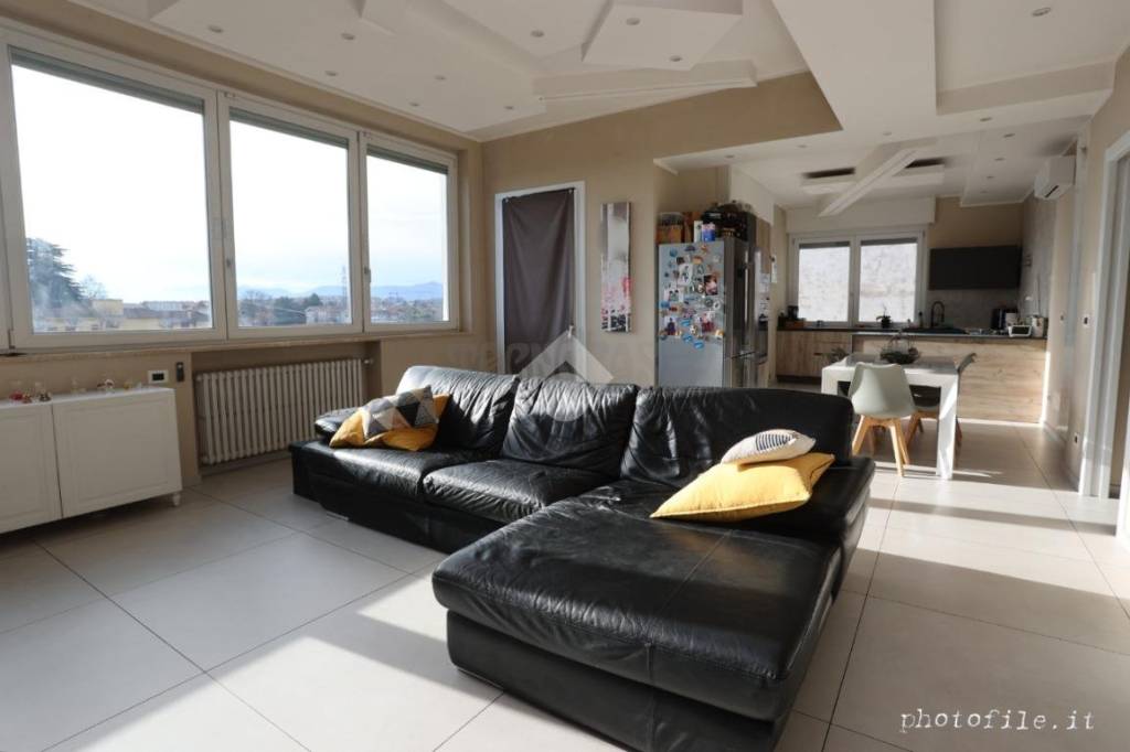 casa indipendente in vendita a Rivoli in zona Bruere