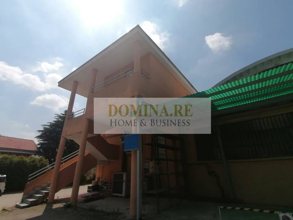 locale commerciale in vendita a Rivoli in zona Tetti di Rivoli