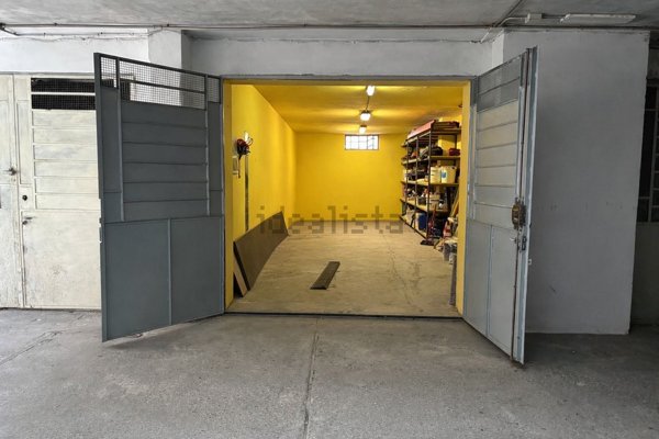 locale di sgombero in vendita a Rivoli