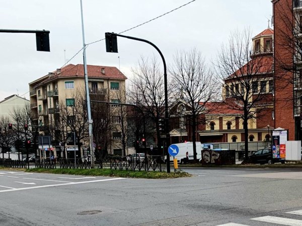 locale di sgombero in vendita a Rivoli