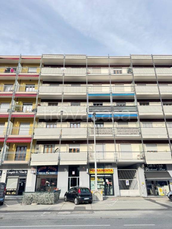 appartamento in vendita a Rivoli in zona Cascine Vica