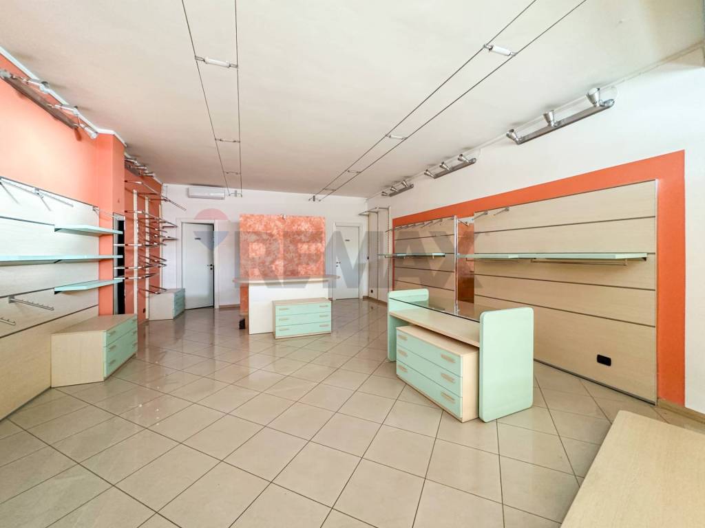 negozio in vendita a Rivoli