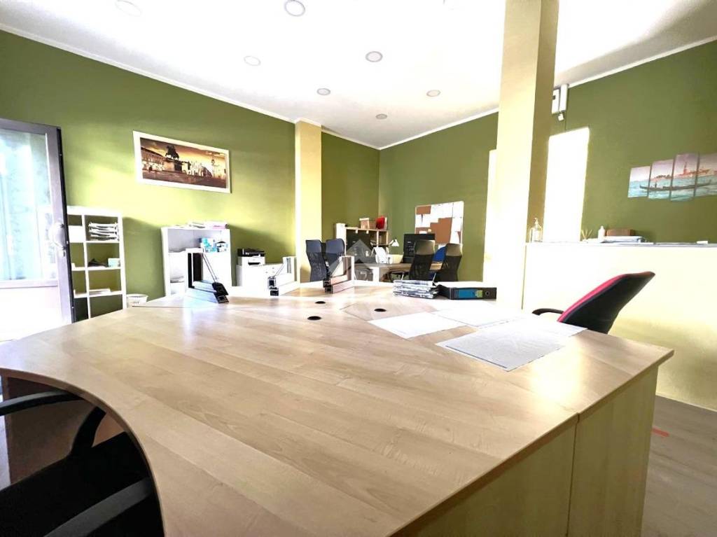 negozio in vendita a Rivoli