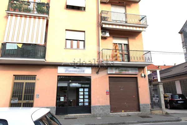 locale commerciale in vendita a Rivoli in zona Cascine Vica
