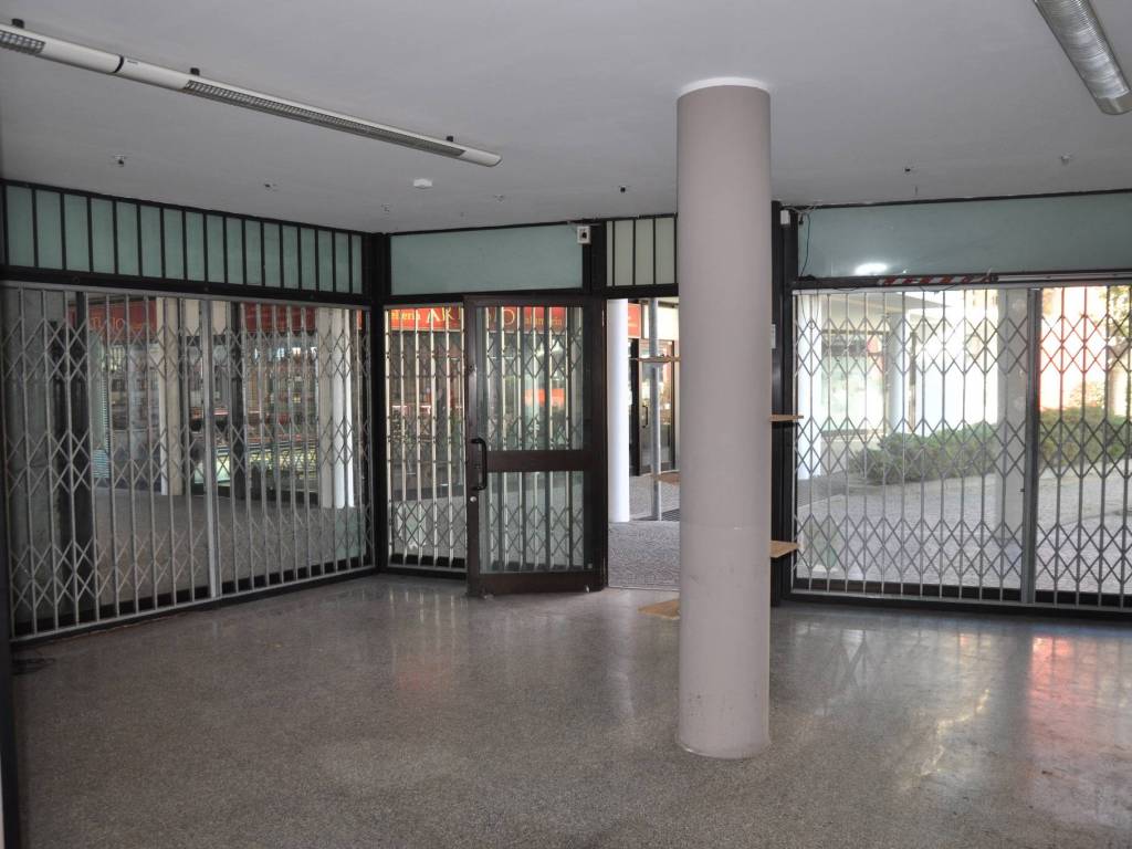 negozio in vendita a Rivoli