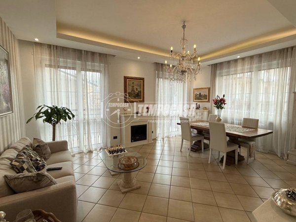 appartamento in vendita a Rivoli in zona Cascine Vica