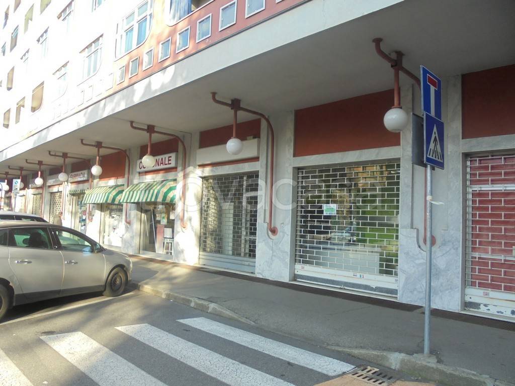 negozio in vendita a Rivoli in zona Cascine Vica