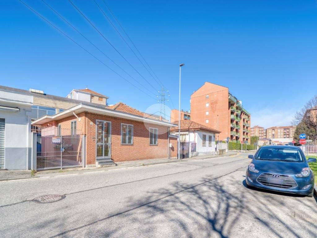 casa indipendente in vendita a Rivoli in zona Cascine Vica