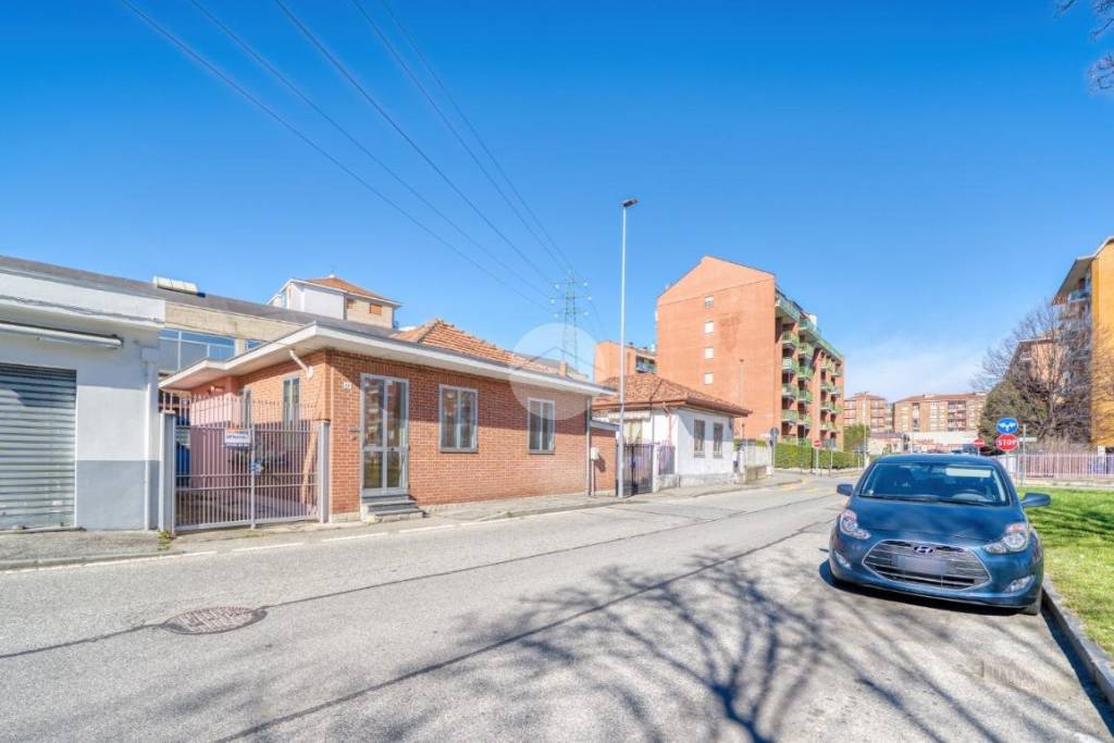 casa indipendente in vendita a Rivoli in zona Cascine Vica