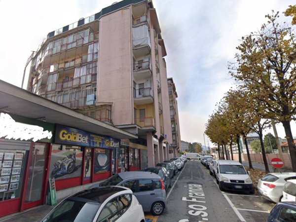 negozio in vendita a Rivoli in zona Cascine Vica