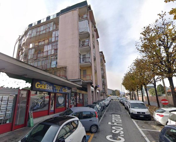 negozio in vendita a Rivoli in zona Cascine Vica