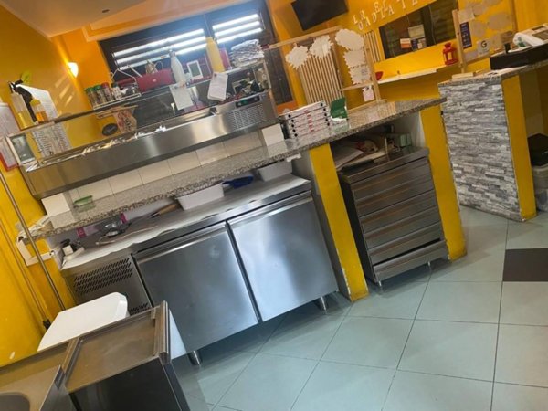 negozio in vendita a Rivoli in zona Cascine Vica