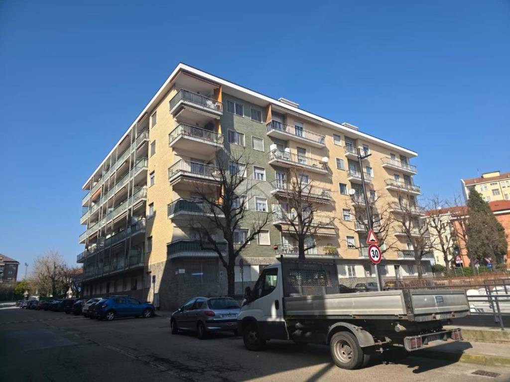 appartamento in vendita a Rivoli in zona Cascine Vica