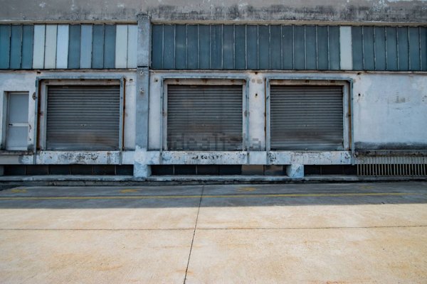 capannone in vendita a Rivoli in zona Cascine Vica