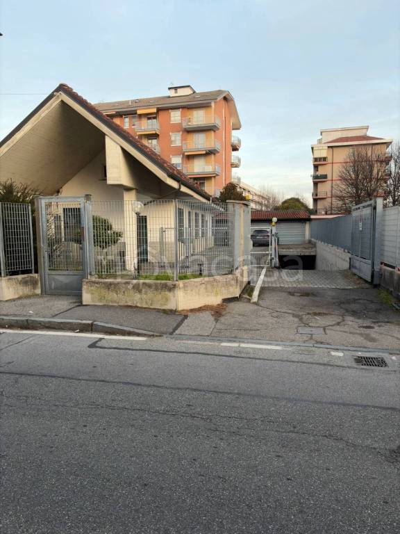 locale commerciale in vendita a Rivoli