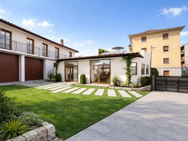 casa indipendente in vendita a Rivoli