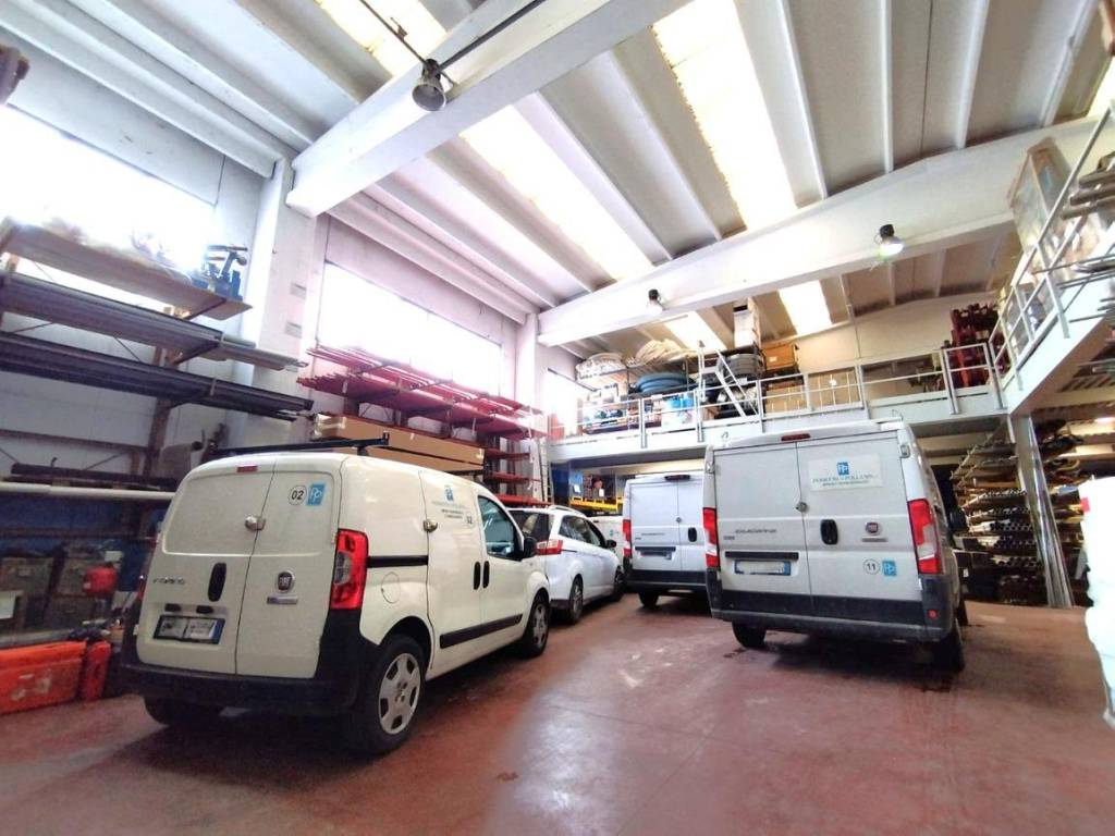 locale commerciale in vendita a Rivoli