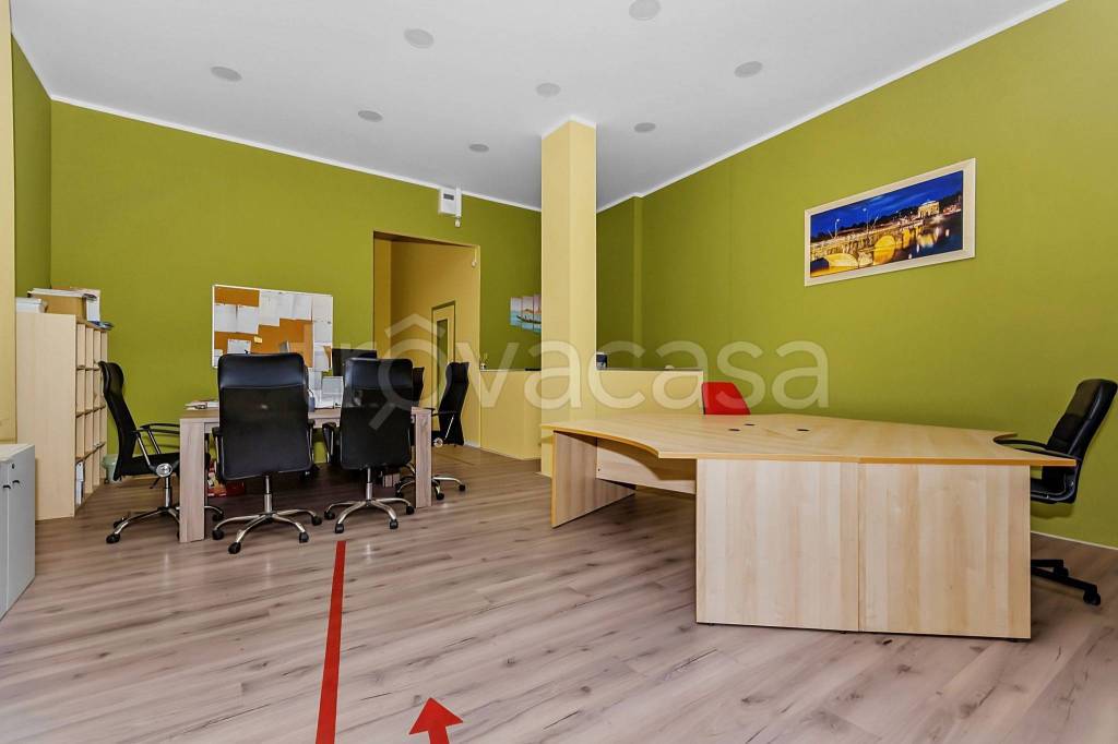 negozio in vendita a Rivoli