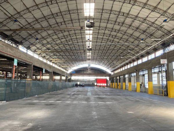 locale commerciale in vendita a Rivoli in zona Cascine Vica